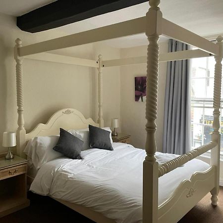 Courtyard Rooms Бриднорт Екстер'єр фото