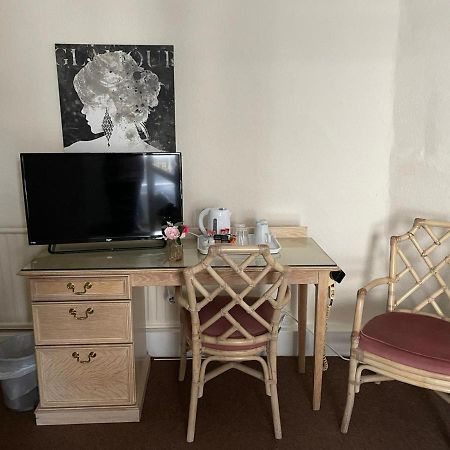 Courtyard Rooms Бриднорт Екстер'єр фото