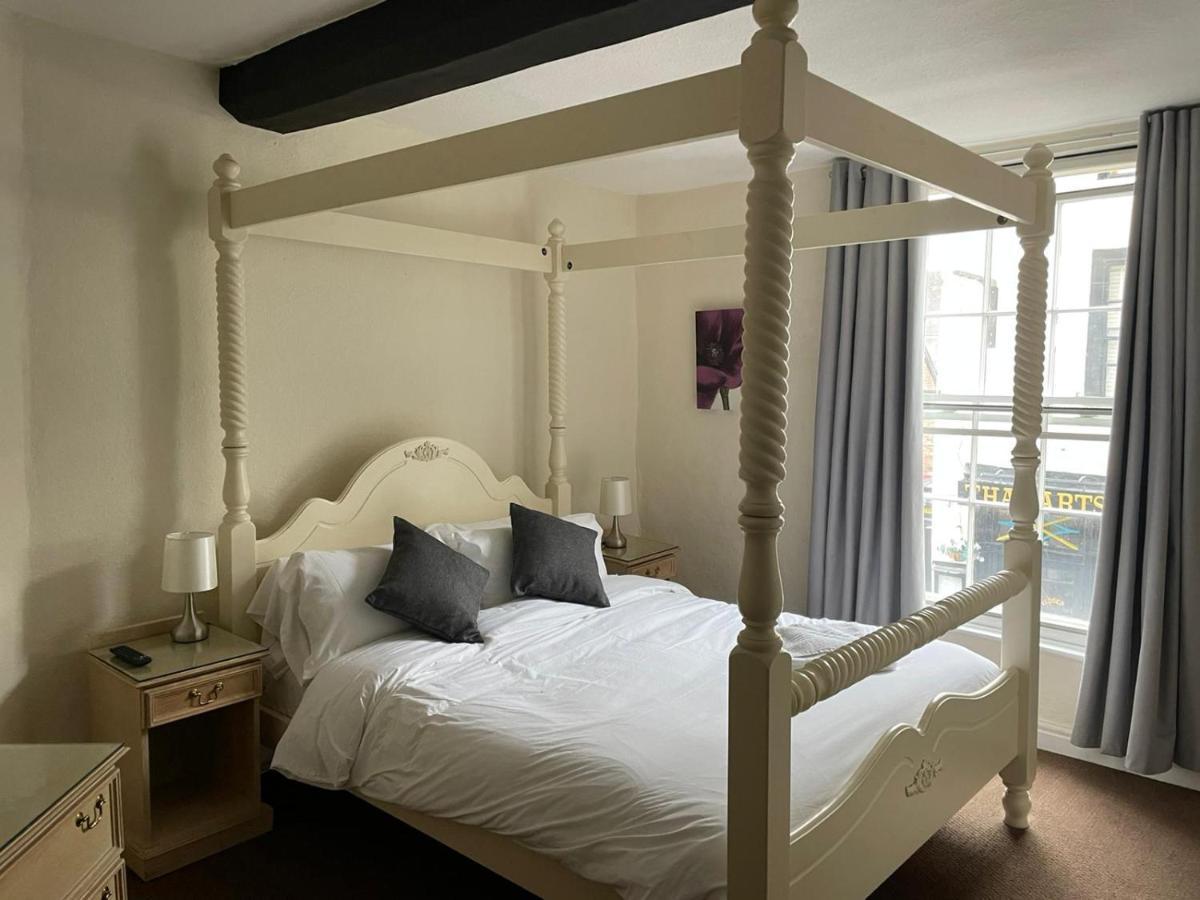 Courtyard Rooms Бриднорт Екстер'єр фото