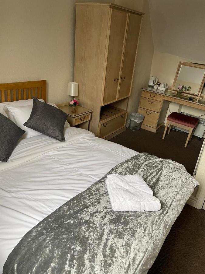 Courtyard Rooms Бриднорт Екстер'єр фото