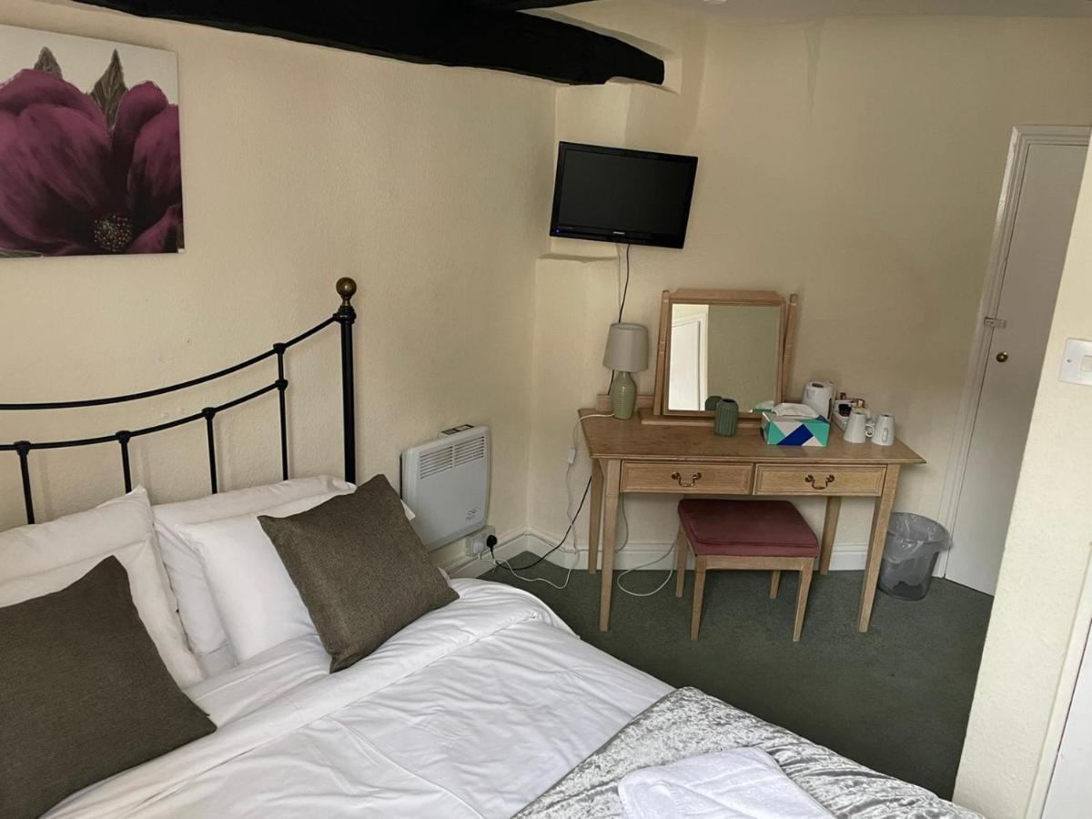 Courtyard Rooms Бриднорт Екстер'єр фото