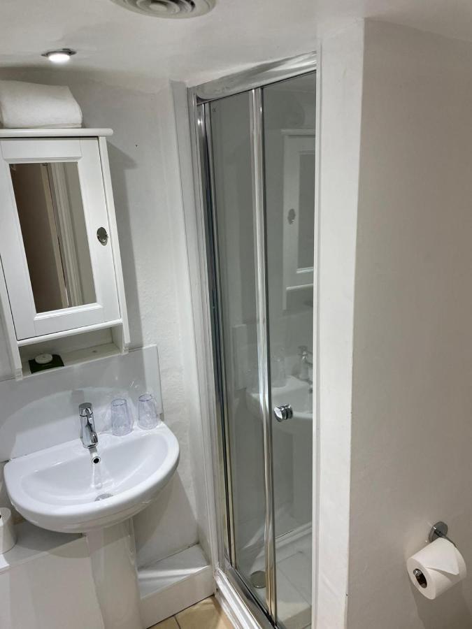 Courtyard Rooms Бриднорт Екстер'єр фото