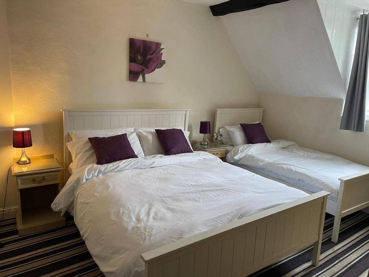 Courtyard Rooms Бриднорт Екстер'єр фото